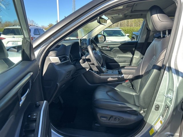 Used 2024 Toyota Highlander XLE image 11