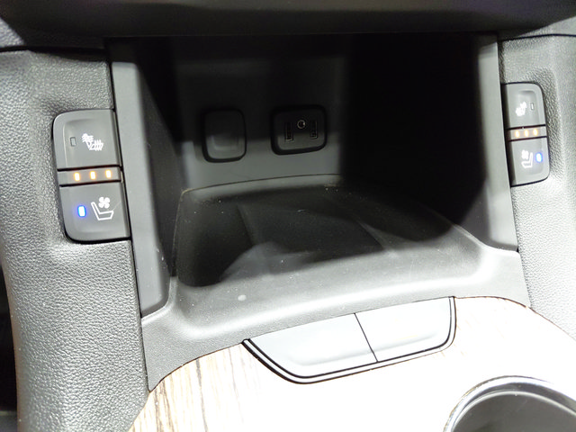 Certified 2019 GMC Acadia Denali w/ Technology Package AWD/4WD image 38