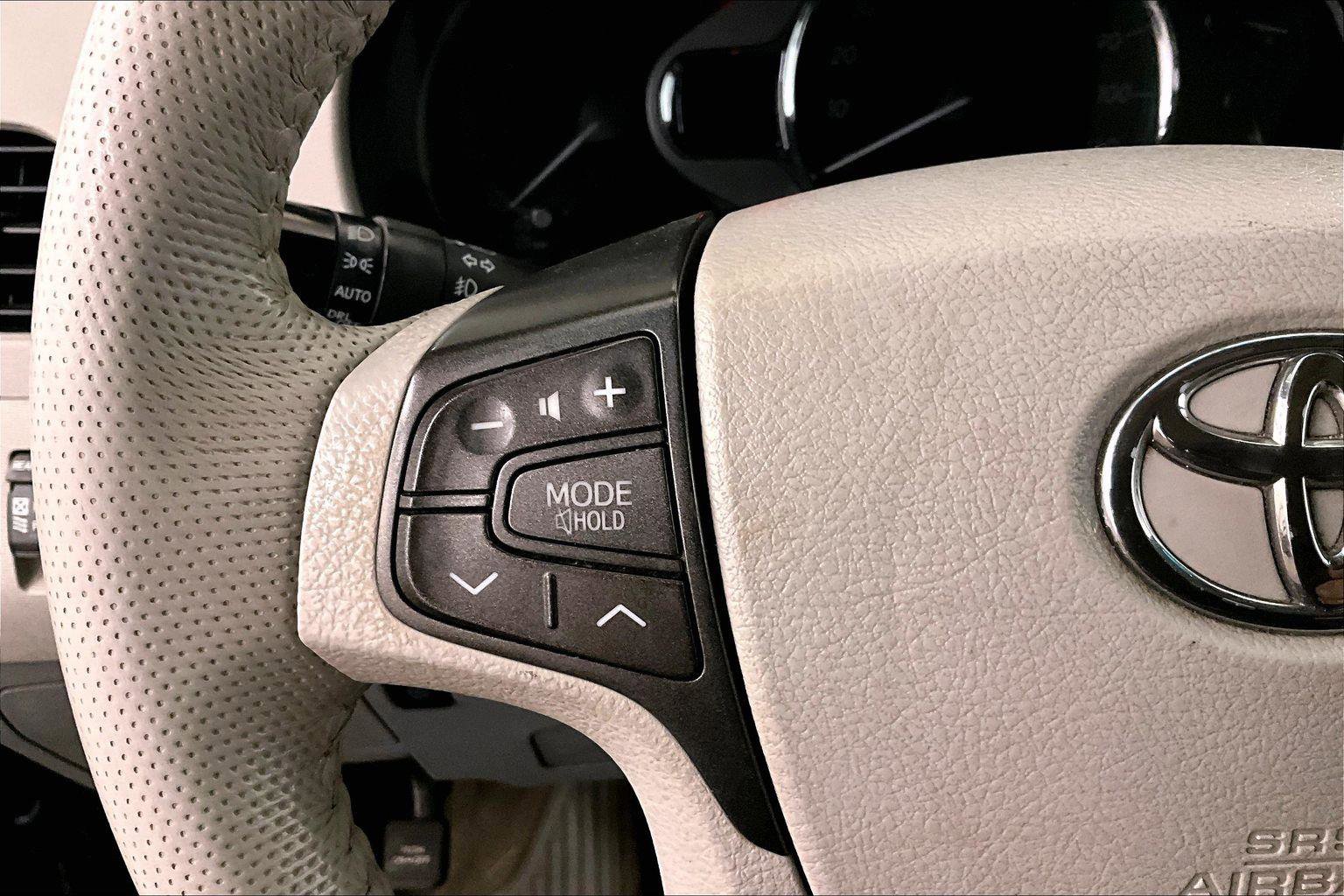 Used 2014 Toyota Sienna XLE image 18