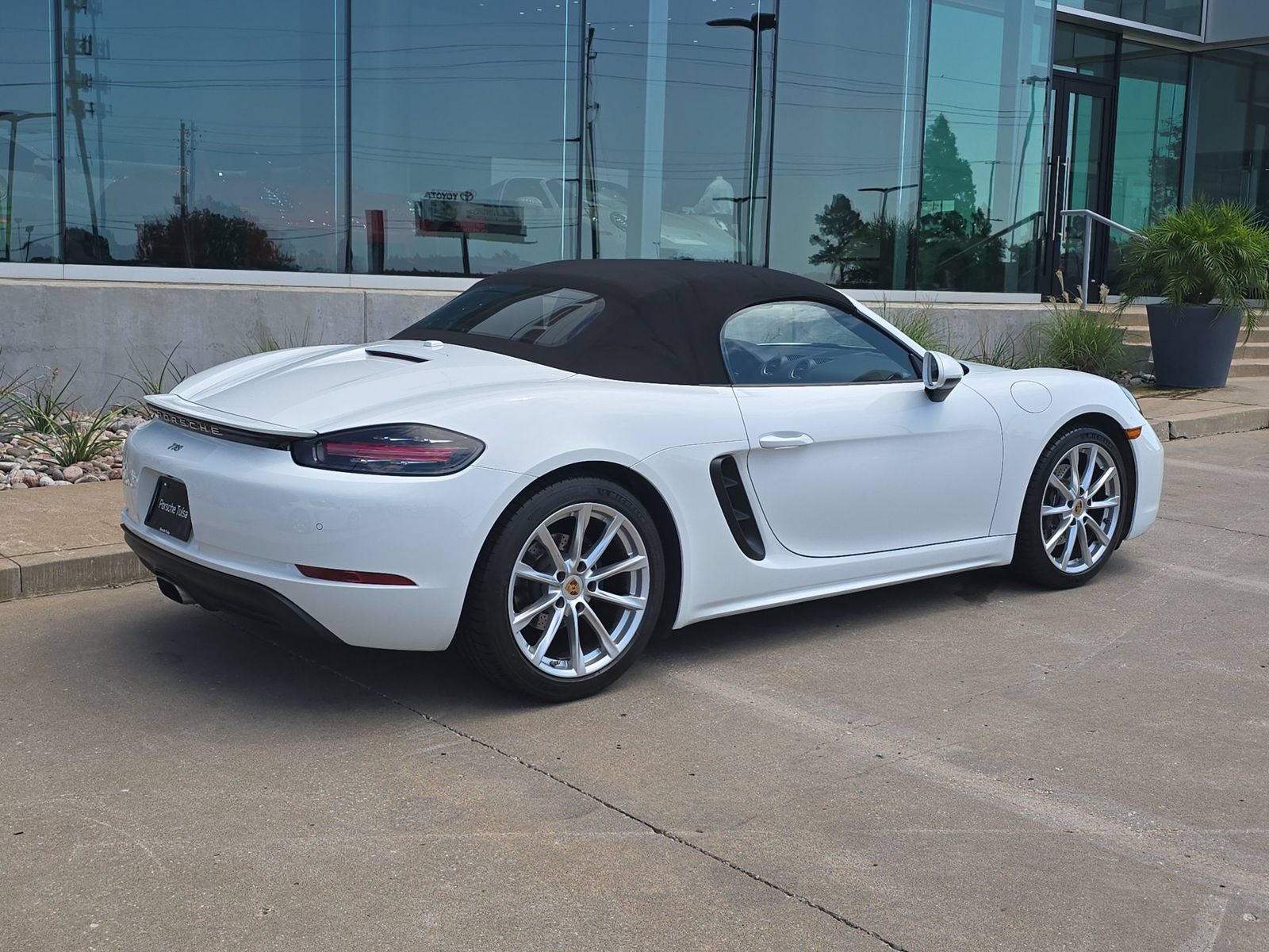 Used 2020 Porsche 718 Boxster RWD image 7