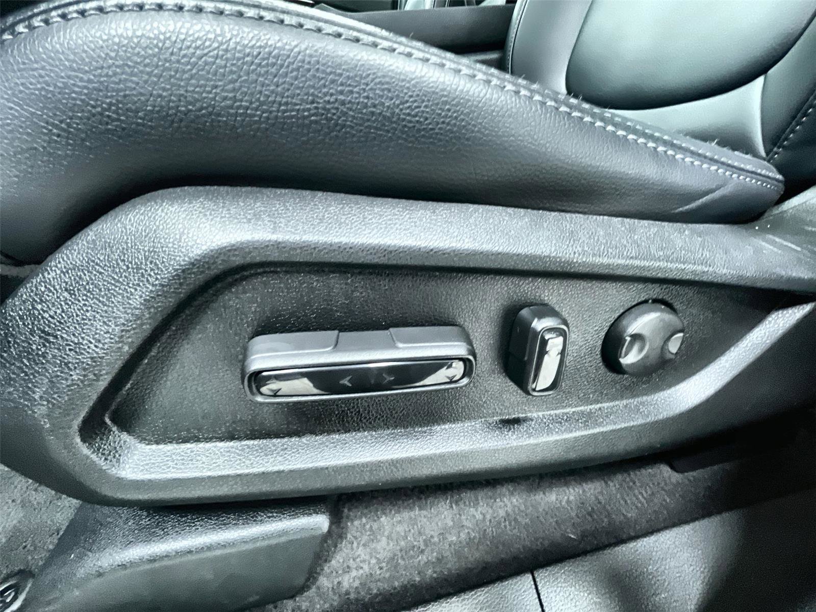 Certified 2023 Honda Pilot Touring image 13