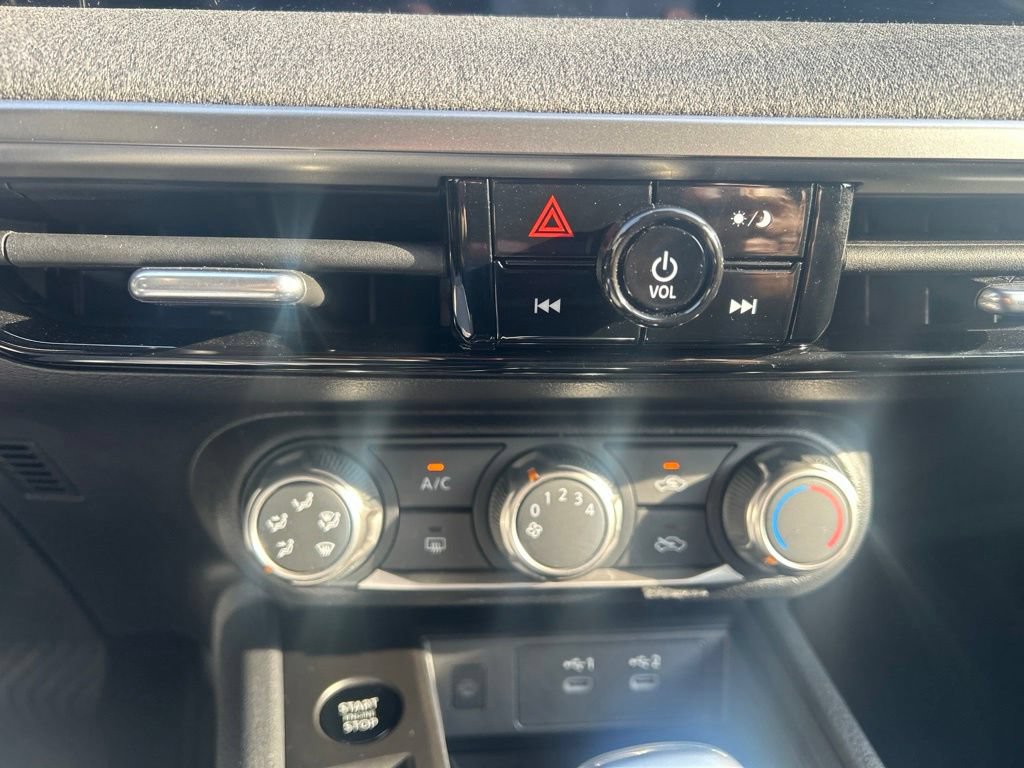 Certified 2025 Nissan Kicks SV FWD image 13