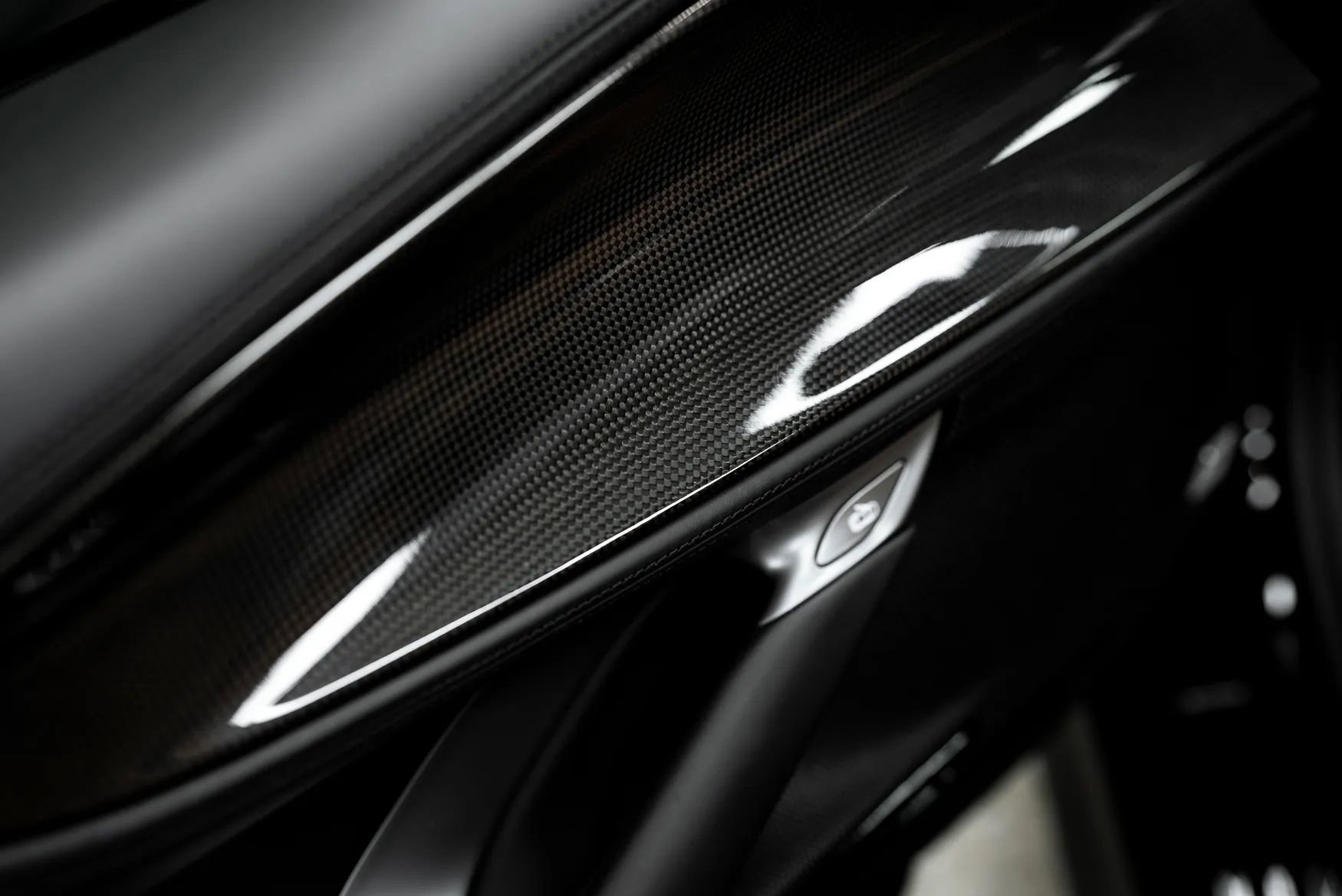 Used 2023 Ferrari SF90 Spider image 42