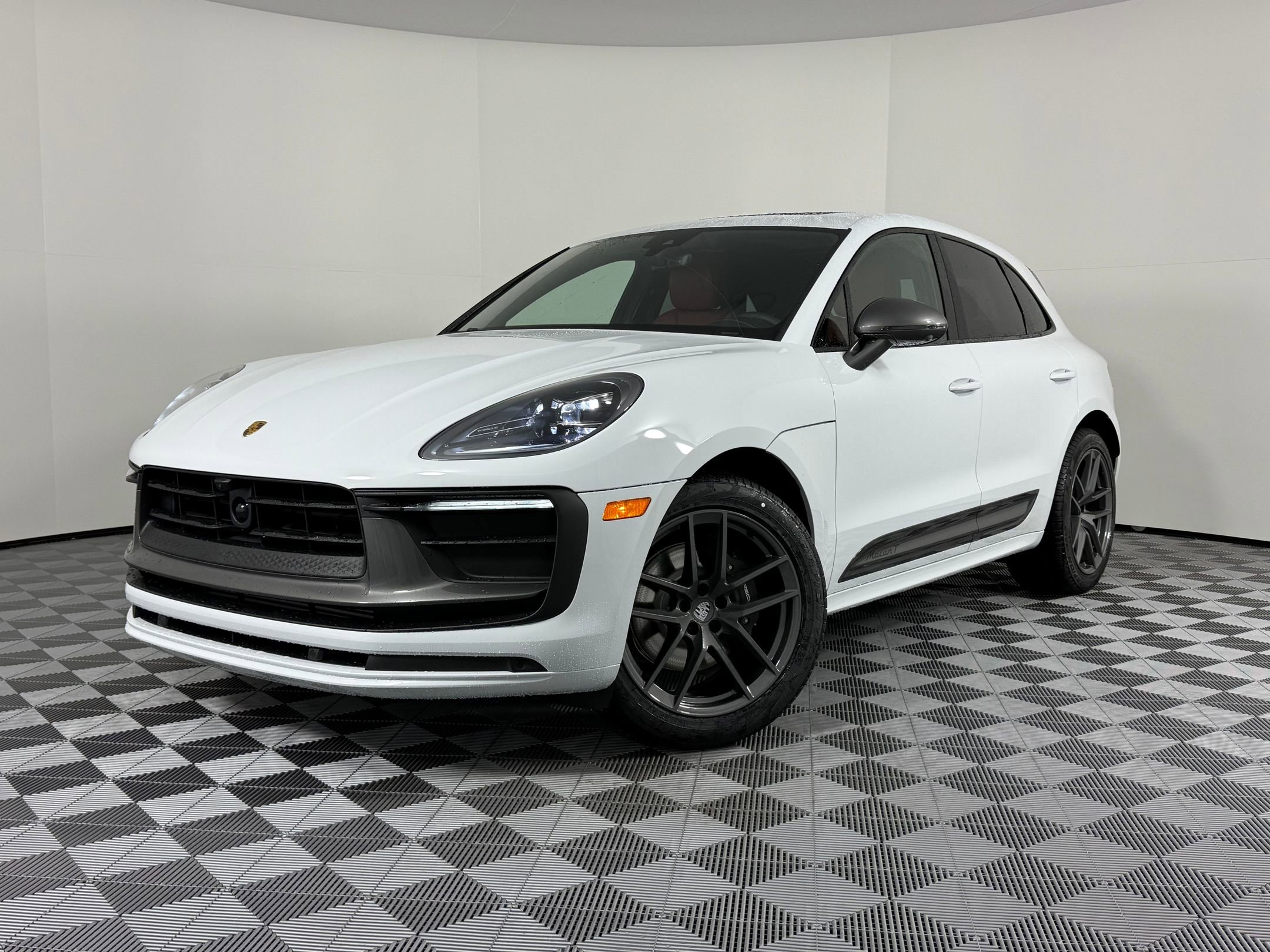 New 2026 Porsche Macan Turbo AWD/4WD image 1