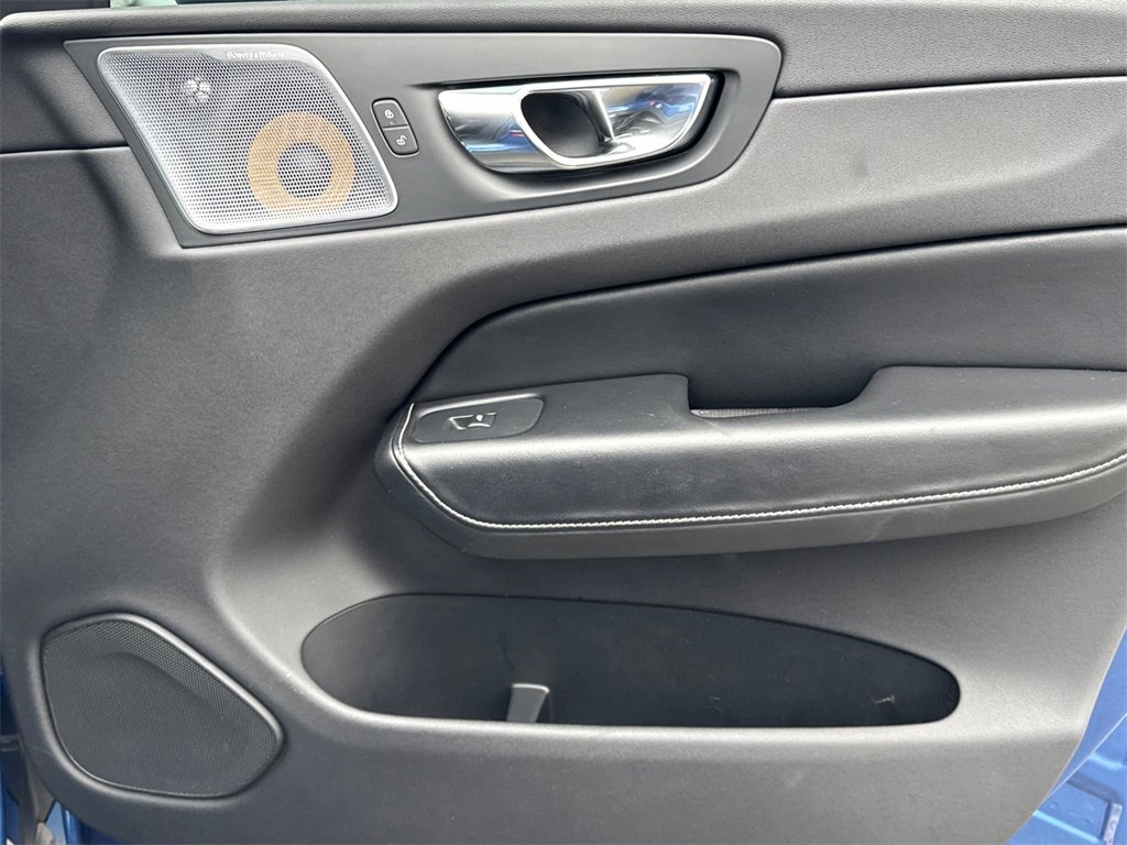 Used 2018 Volvo XC60 T6 R-Design w/ Convenience Package image 14