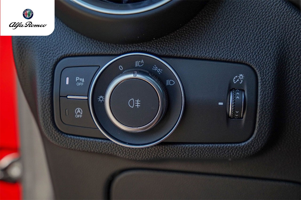 New 2025 Alfa Romeo Stelvio Sprint image 17