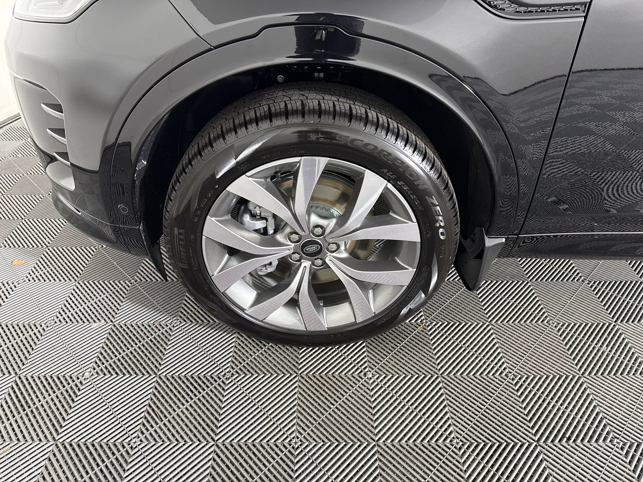 New 2026 Land Rover Discovery Sport Landmark AWD/4WD image 13