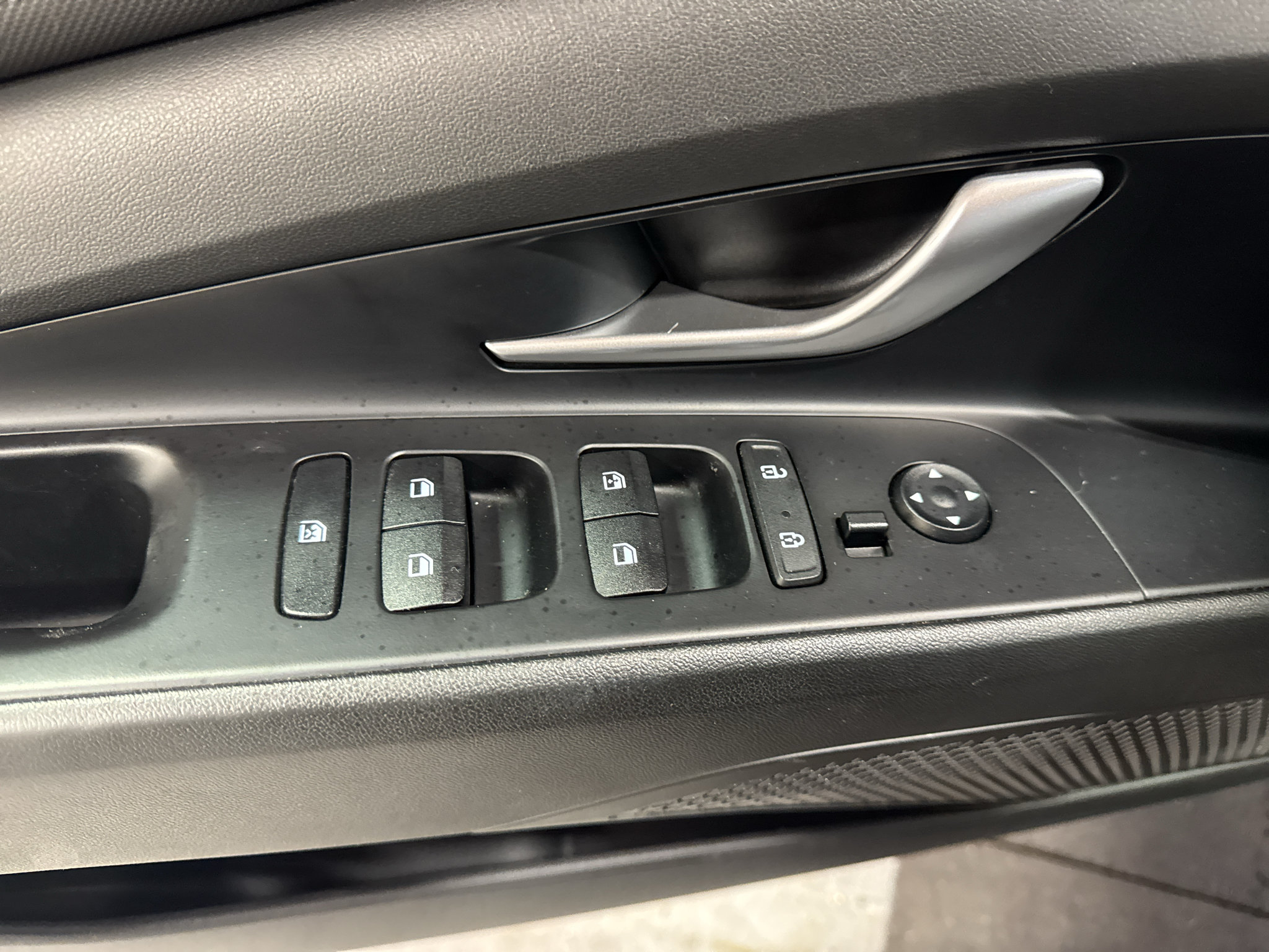 Used 2022 Hyundai Elantra Limited w/ Preferred Accessory Package FWD image 40