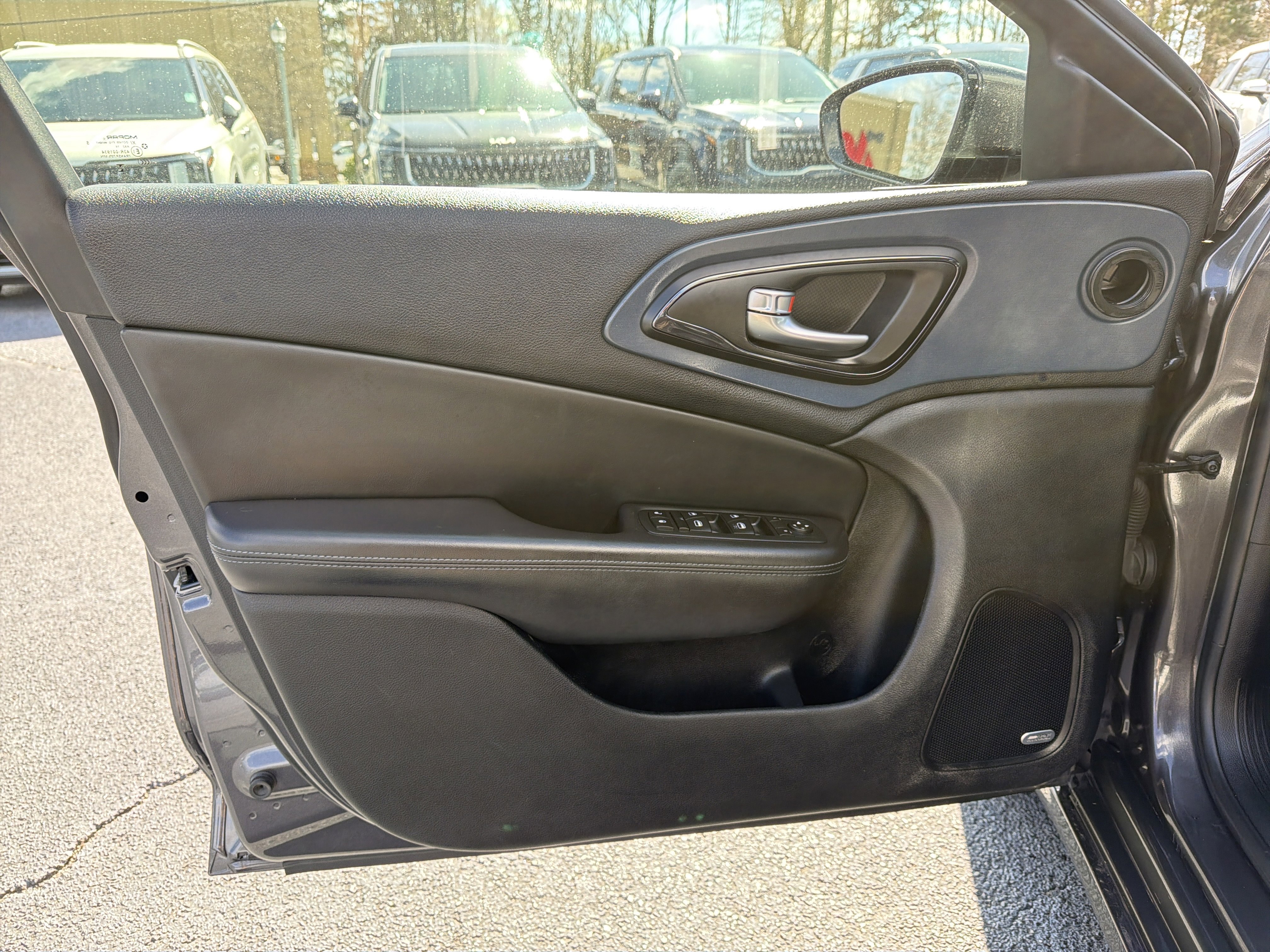 Used 2015 Chrysler 200 S w/ Navigation & Sound Group I image 7