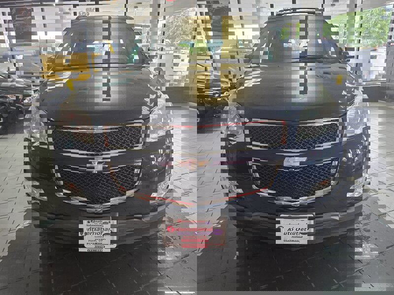 Used 2010 Chevrolet Traverse LT w/ Personal Connectivity Package image 2