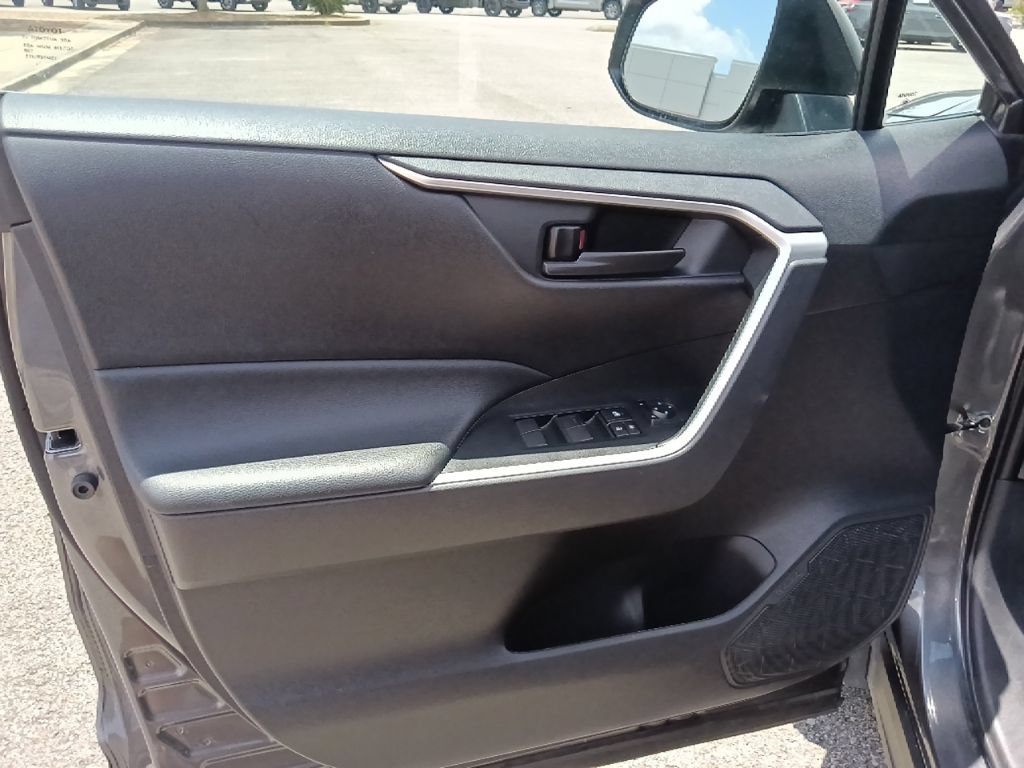 Used 2025 Toyota RAV4 LE AWD/4WD image 11