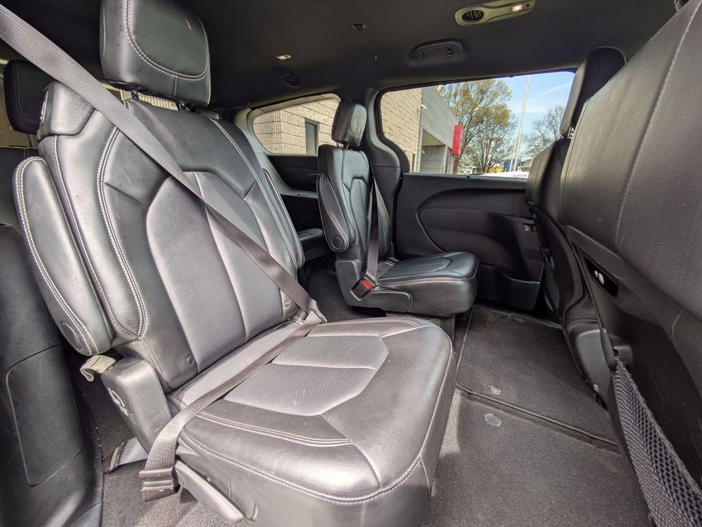 Used 2025 Chrysler Pacifica Select image 29