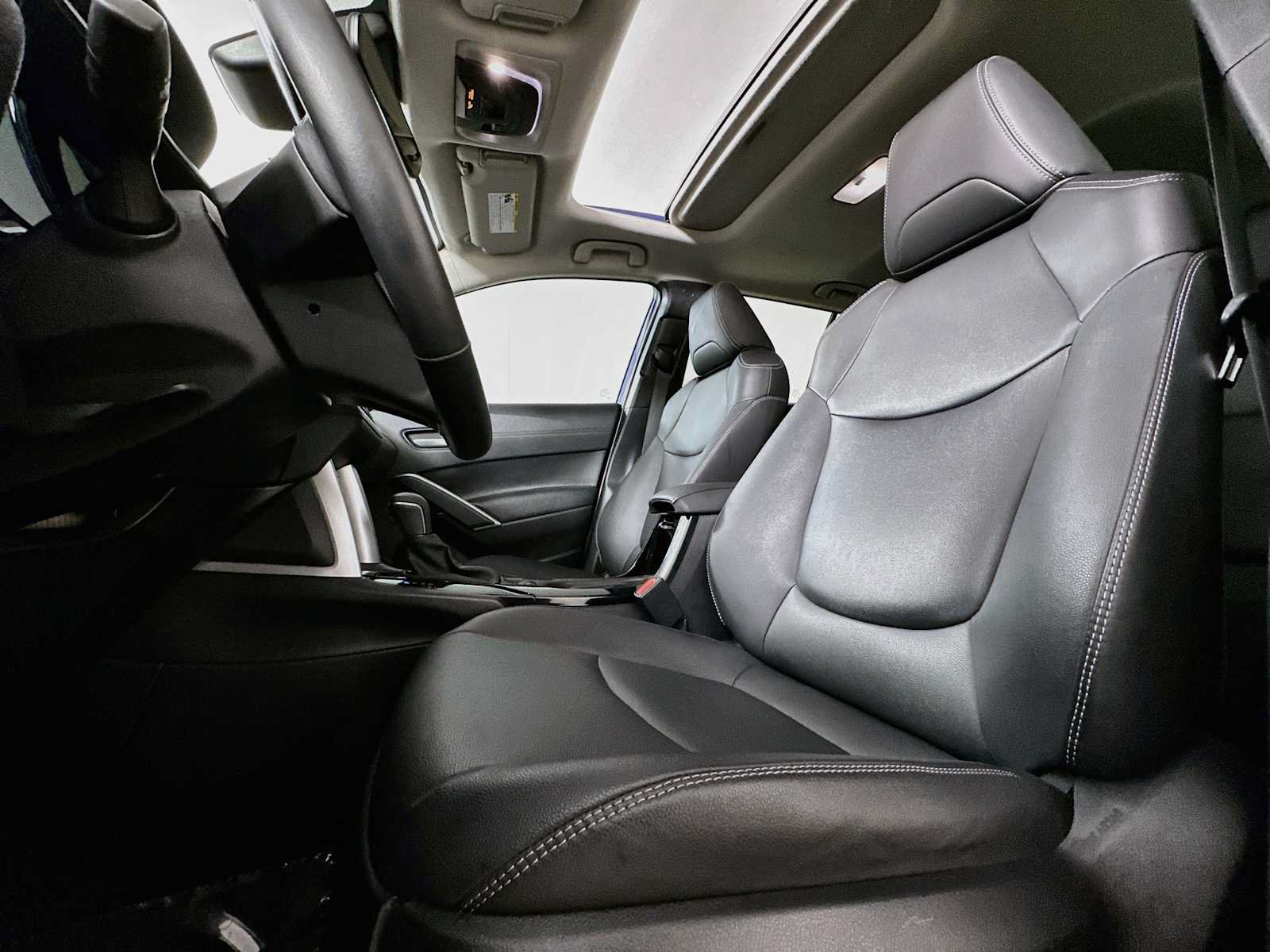 Used 2022 Toyota Corolla Cross XLE w/ Convenience Package FWD image 18