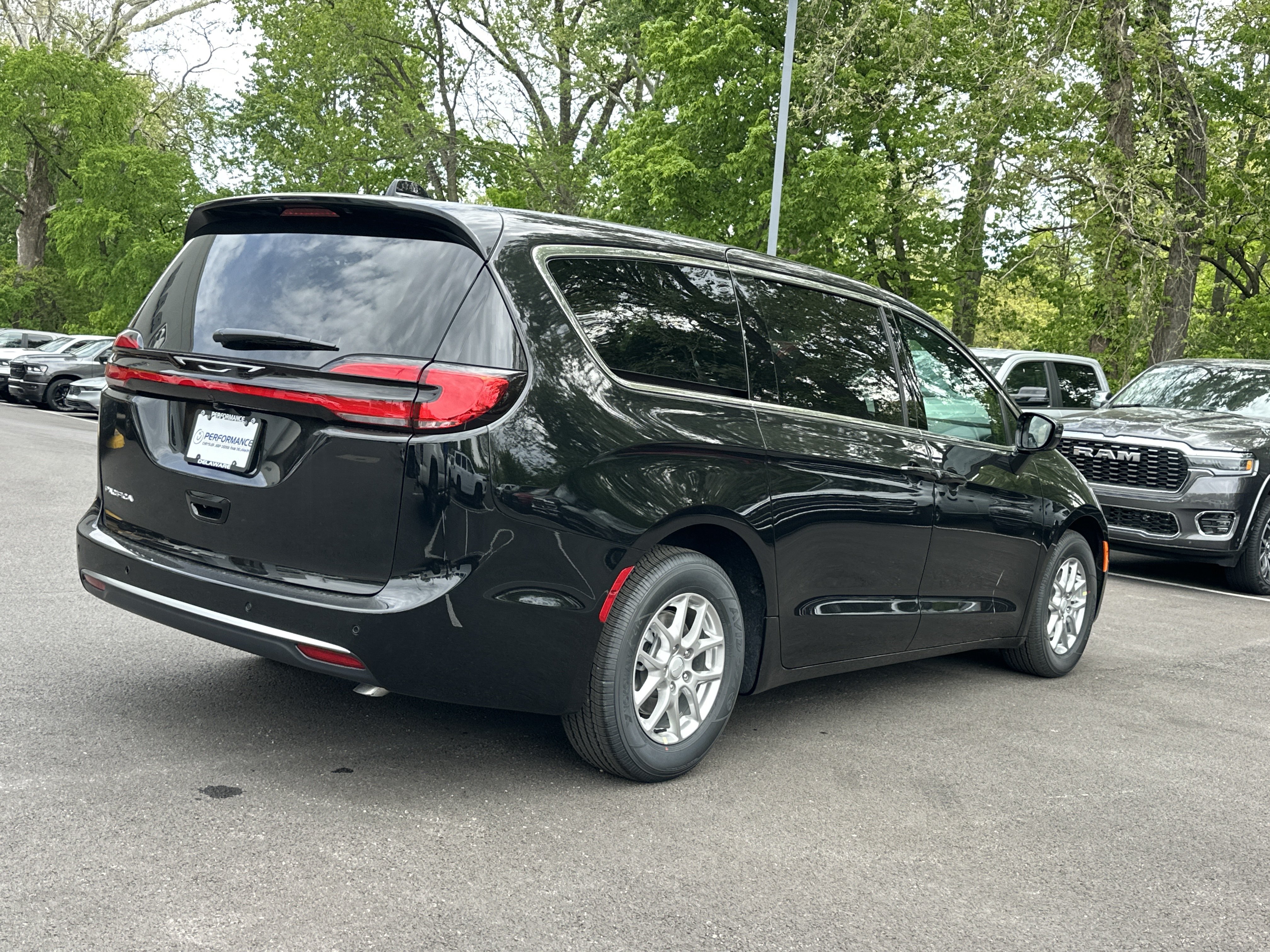 New 2027 Chrysler Pacifica Select w/ Family Tech Group FWD image 15