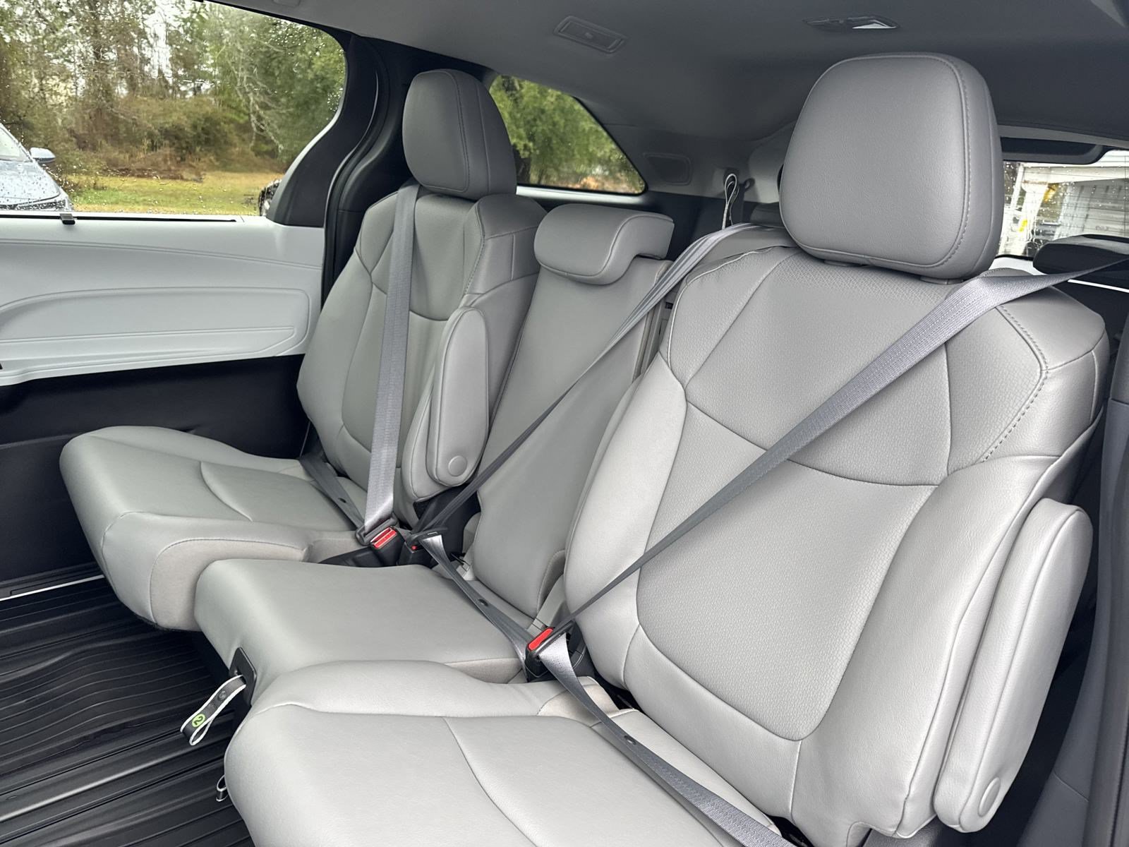New 2025 Toyota Sienna XLE w/ XLE Plus Package FWD image 24