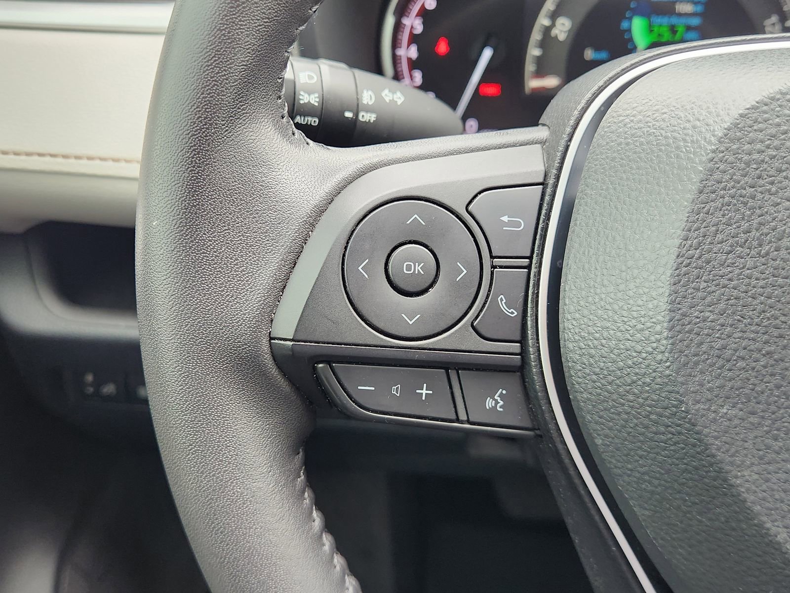 Used 2023 Toyota RAV4 XLE Premium image 33