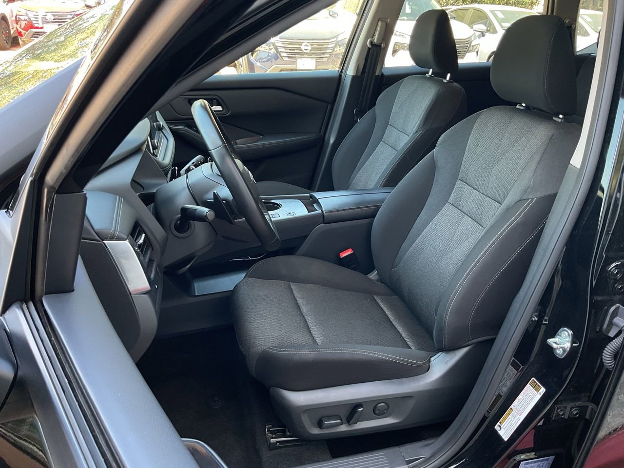 Used 2025 Nissan Rogue SV image 14