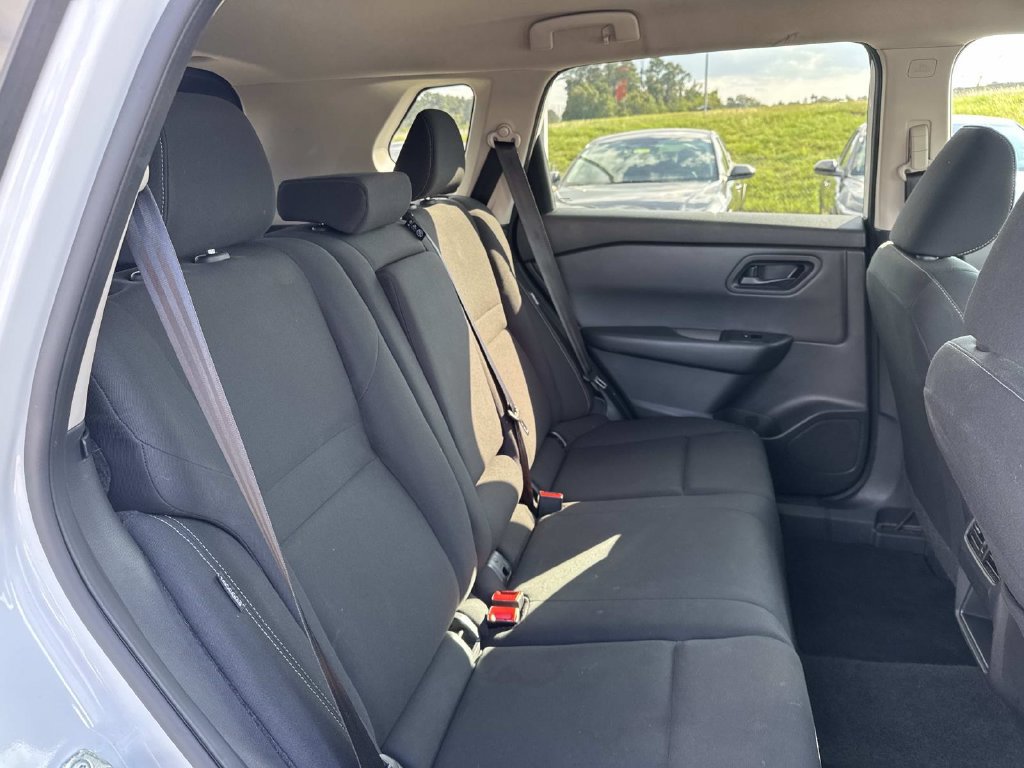 Used 2024 Nissan Rogue S FWD image 13