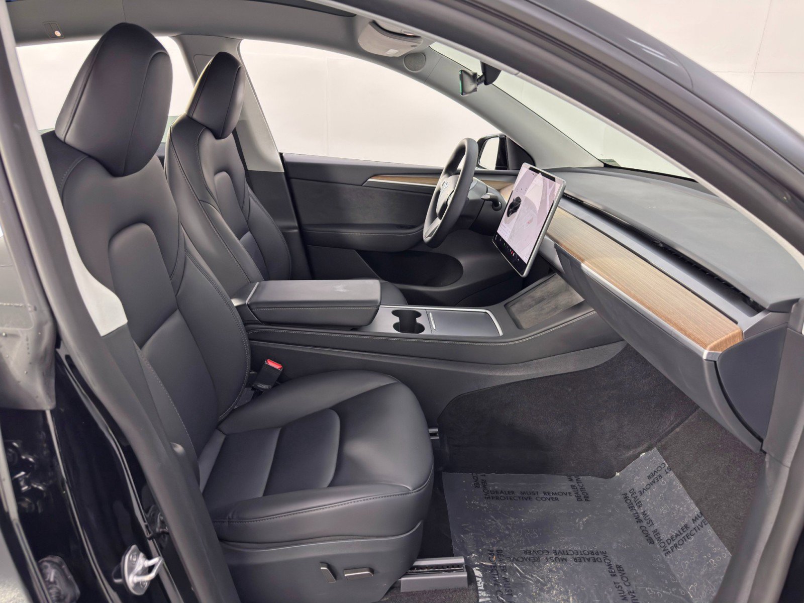 Used 2024 Tesla Model Y 2WD image 16