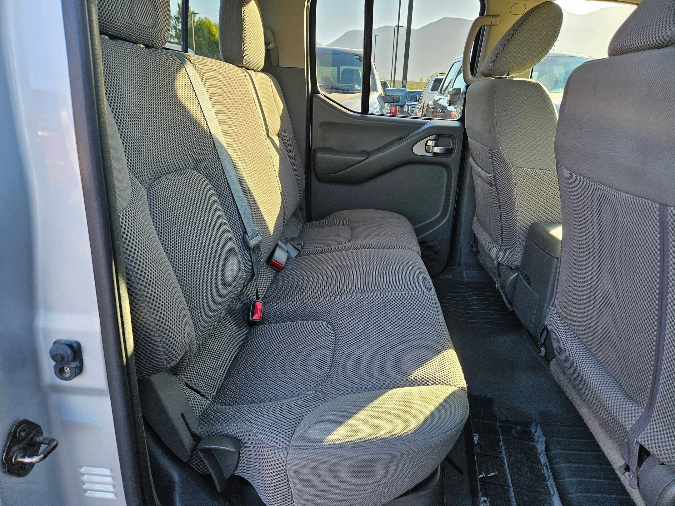 Used 2015 Nissan Frontier SV AWD/4WD image 54