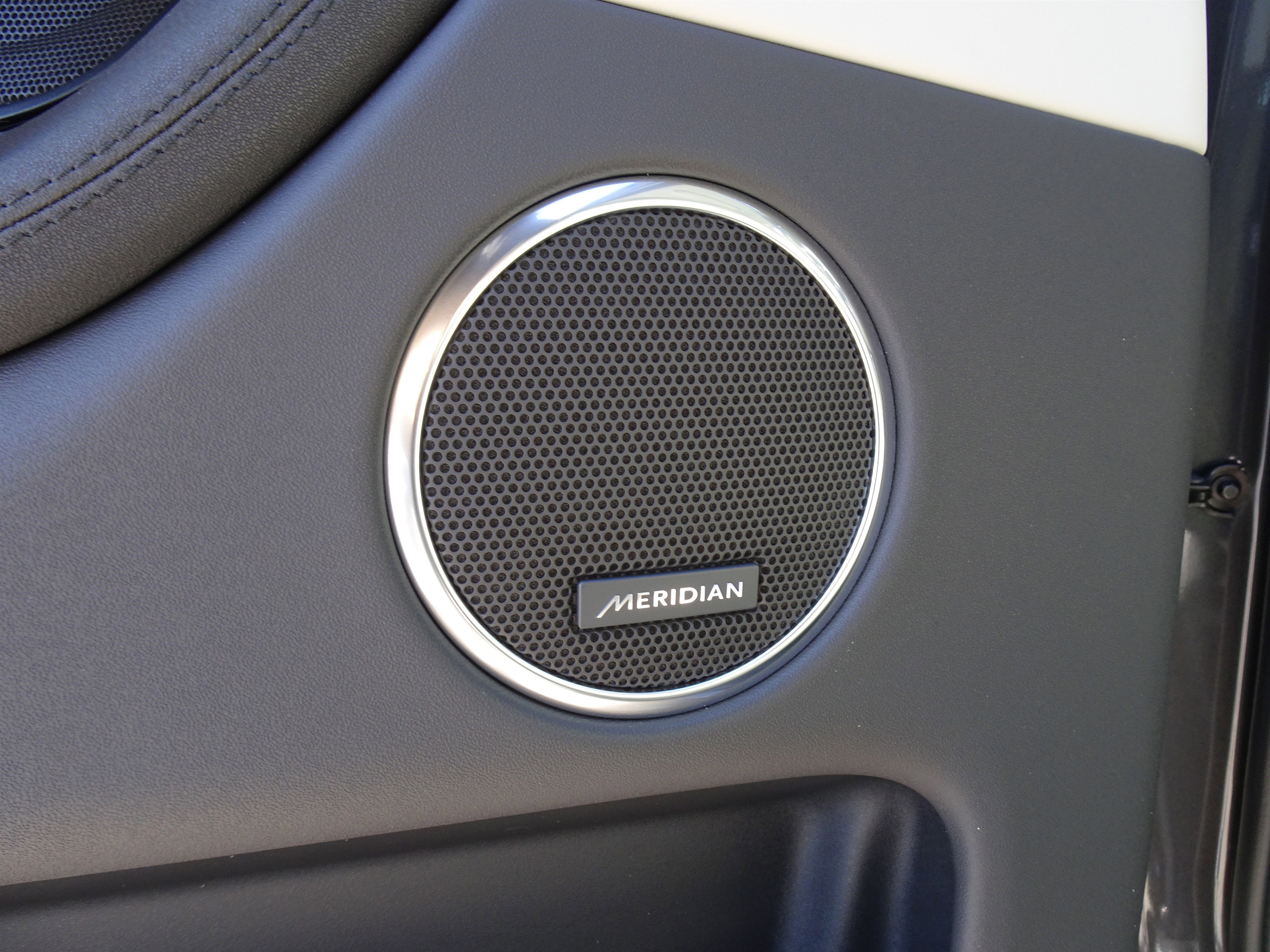 New 2025 Land Rover Discovery Sport S image 12