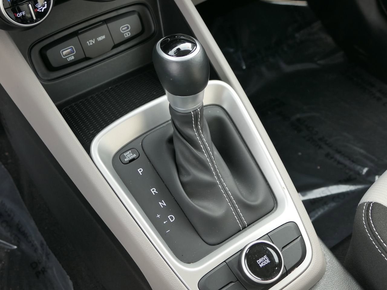 Used 2025 Hyundai Venue SEL image 26