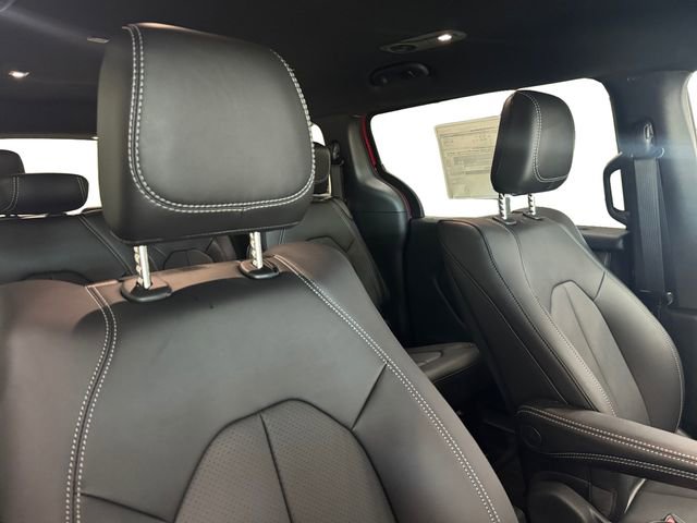 New 2026 Chrysler Pacifica Select image 7