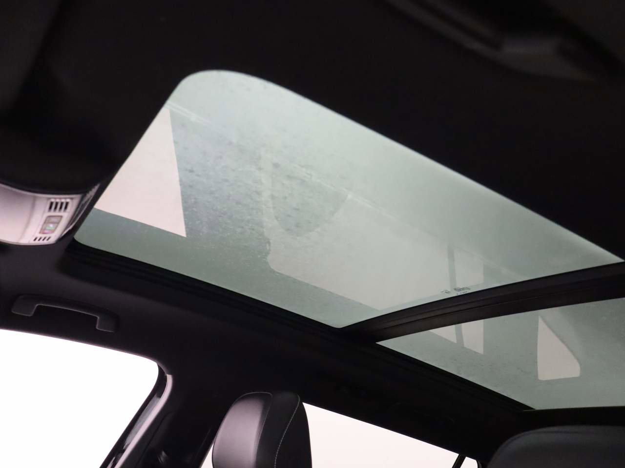 Certified 2024 Volkswagen Tiguan SE R-Line image 19