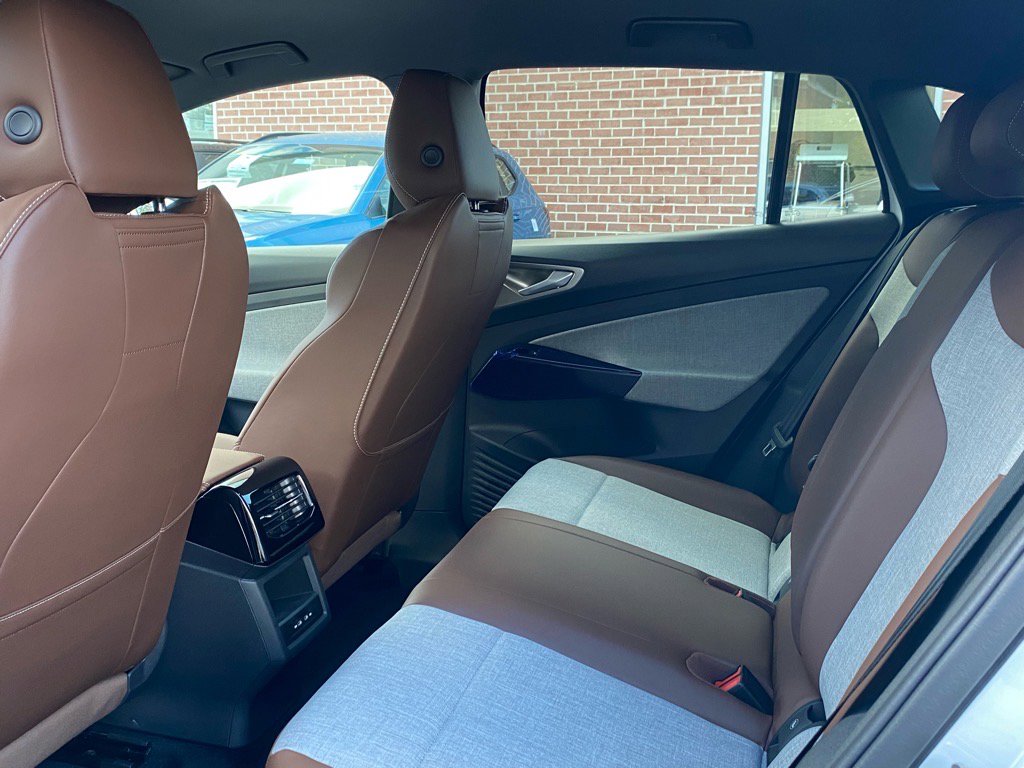 New 2025 Volkswagen ID.4 Pro image 11