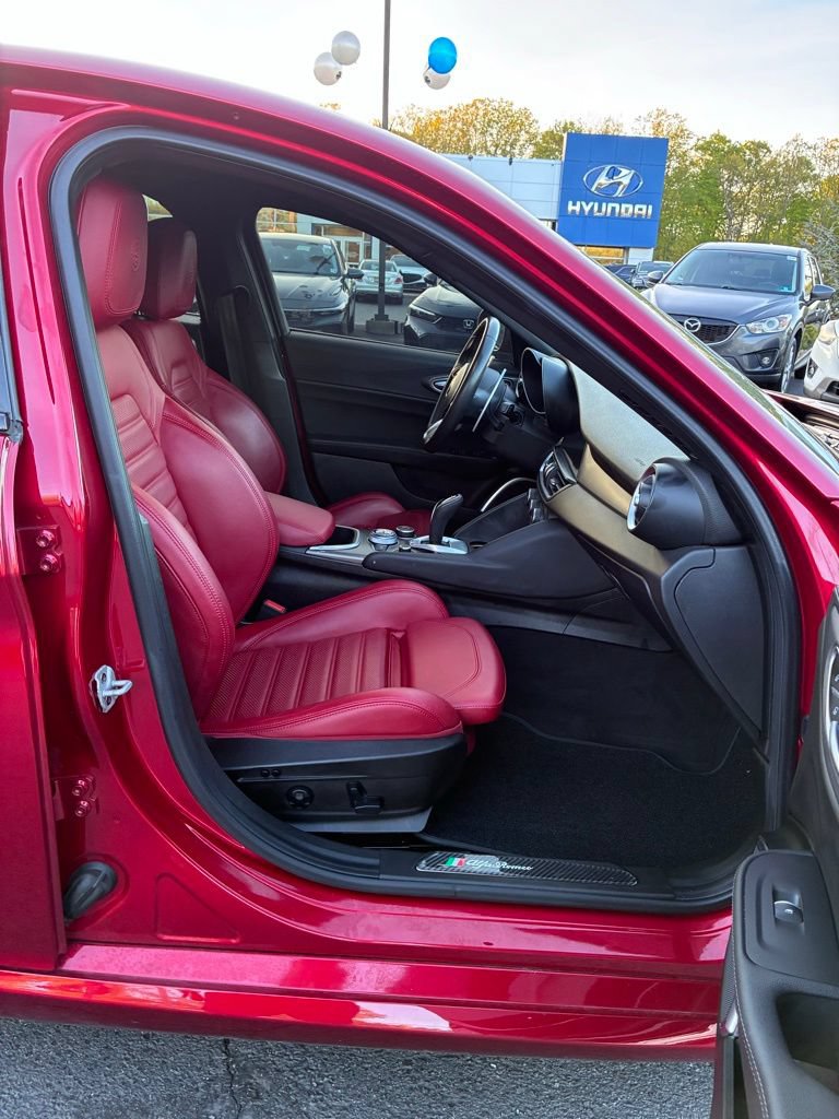 Used 2022 Alfa Romeo Giulia Veloce AWD/4WD image 19