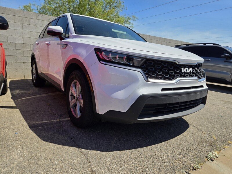 Certified 2022 Kia Sorento LX FWD image 2