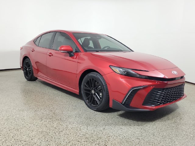 Used 2026 Toyota Camry SE FWD image 4