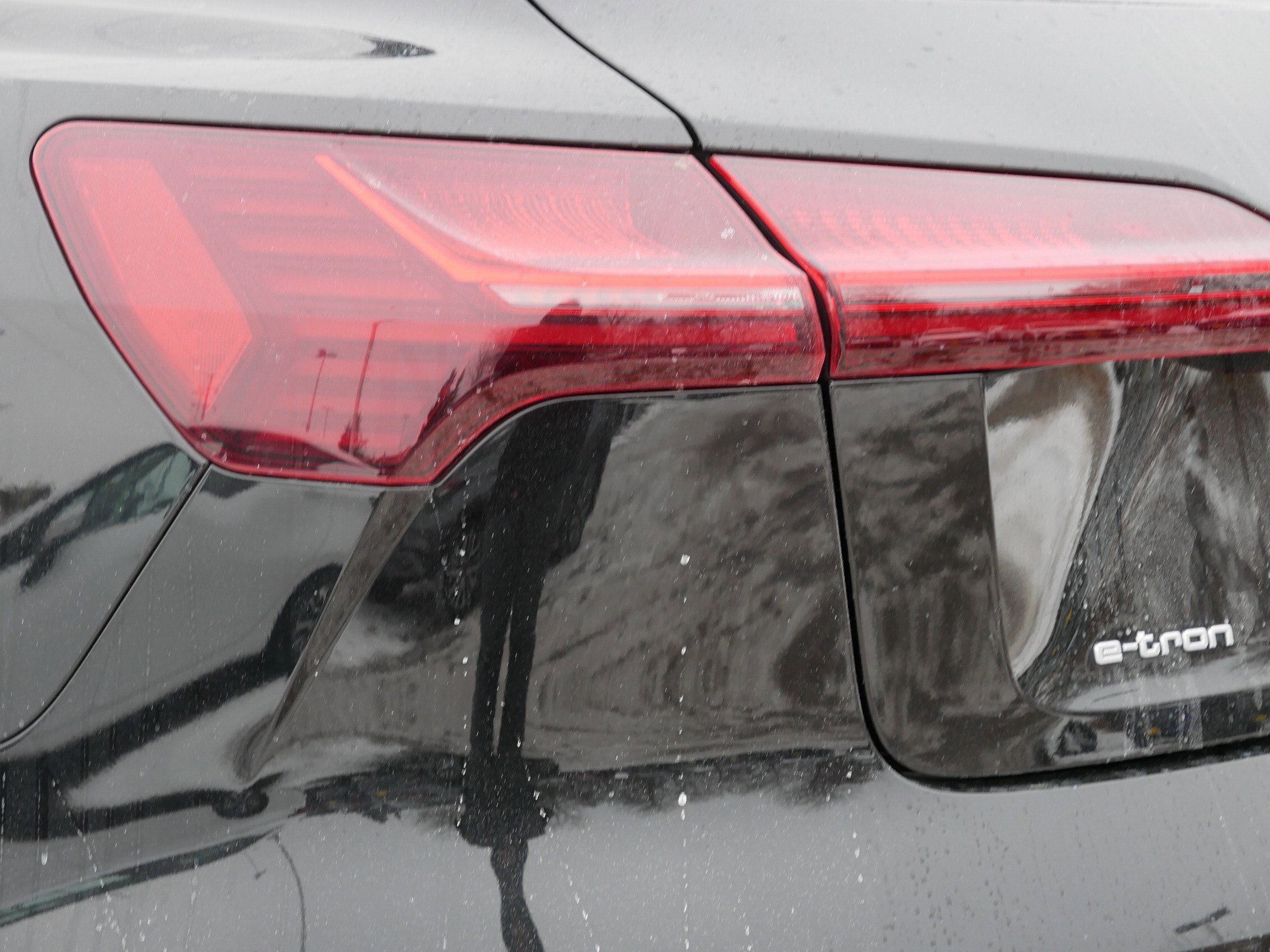 Used 2021 Audi e-tron Premium w/ Convenience Plus Package image 17