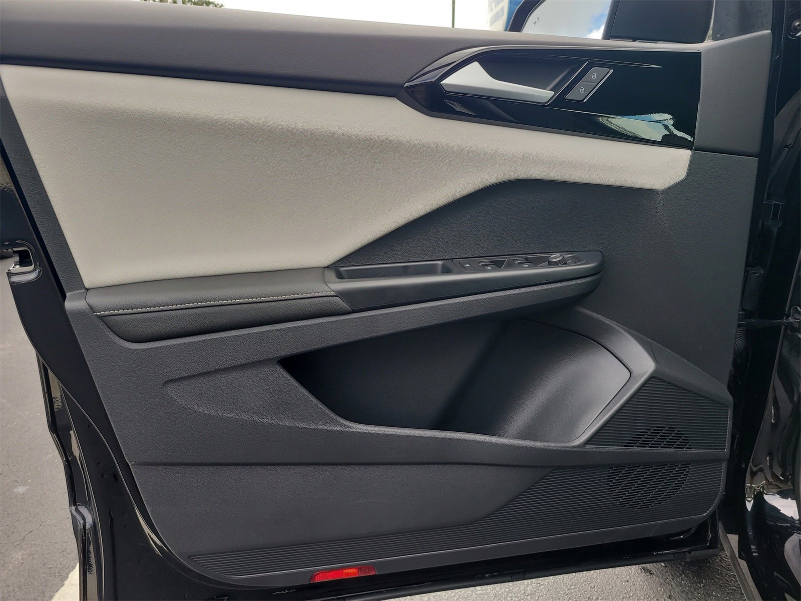 Certified 2025 Volkswagen Taos S image 15