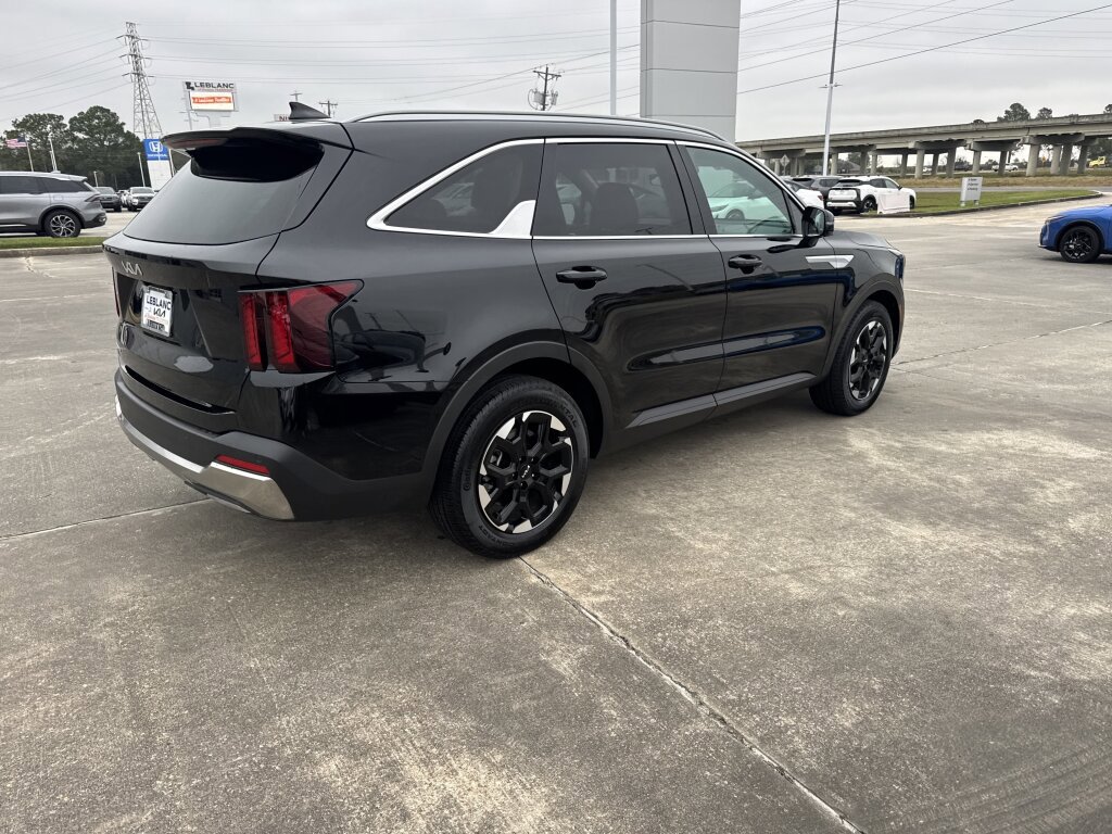 Certified 2025 Kia Sorento S w/ Panoramic Sunroof Package image 17