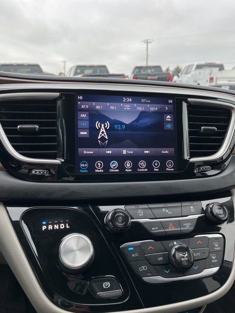 Used 2018 Chrysler Pacifica Touring-L w/ Premium Audio Group image 42