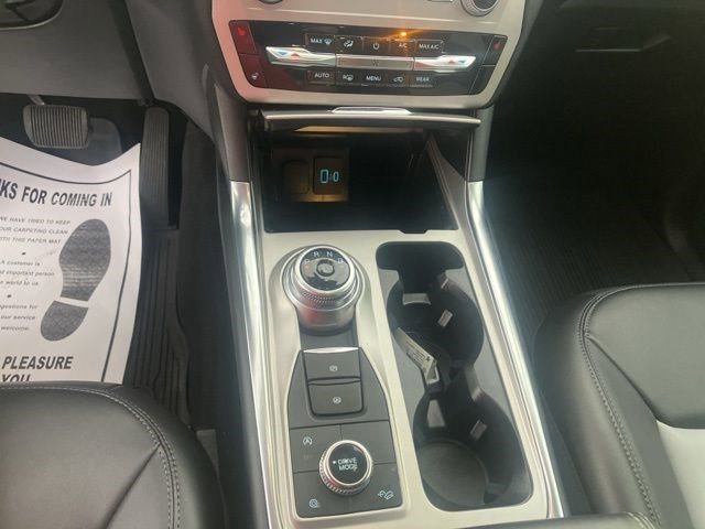 Used 2023 Ford Explorer XLT w/ Equipment Group 202A image 18