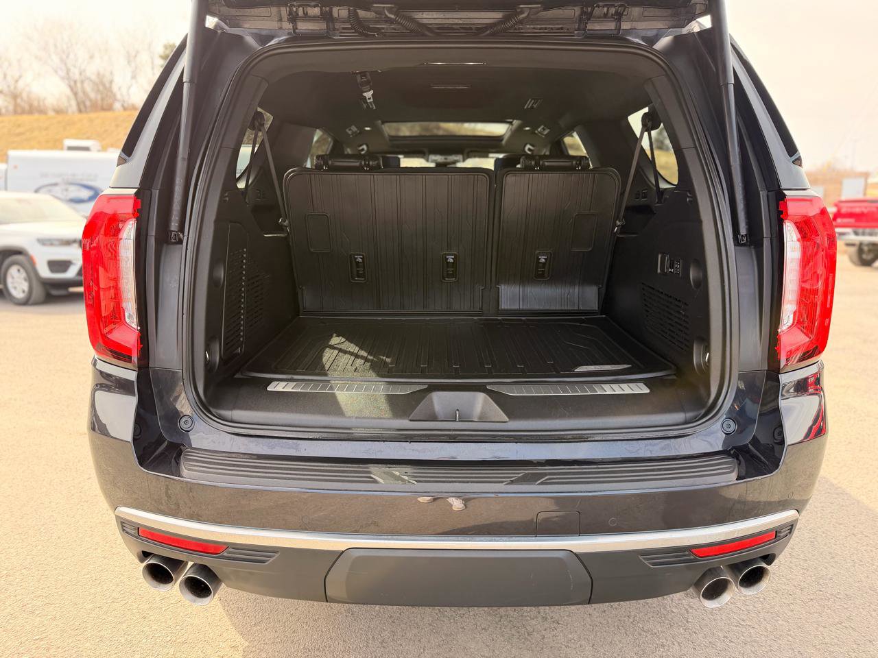 Used 2024 GMC Yukon XL Denali AWD/4WD image 29