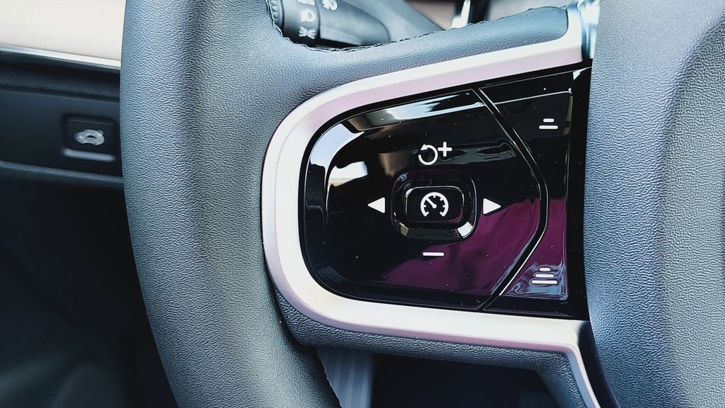 New 2026 Volvo XC90 B6 Plus w/ Protection Package Premier image 14