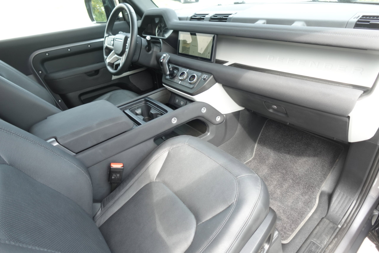 Used 2023 Land Rover Defender 90 S image 13