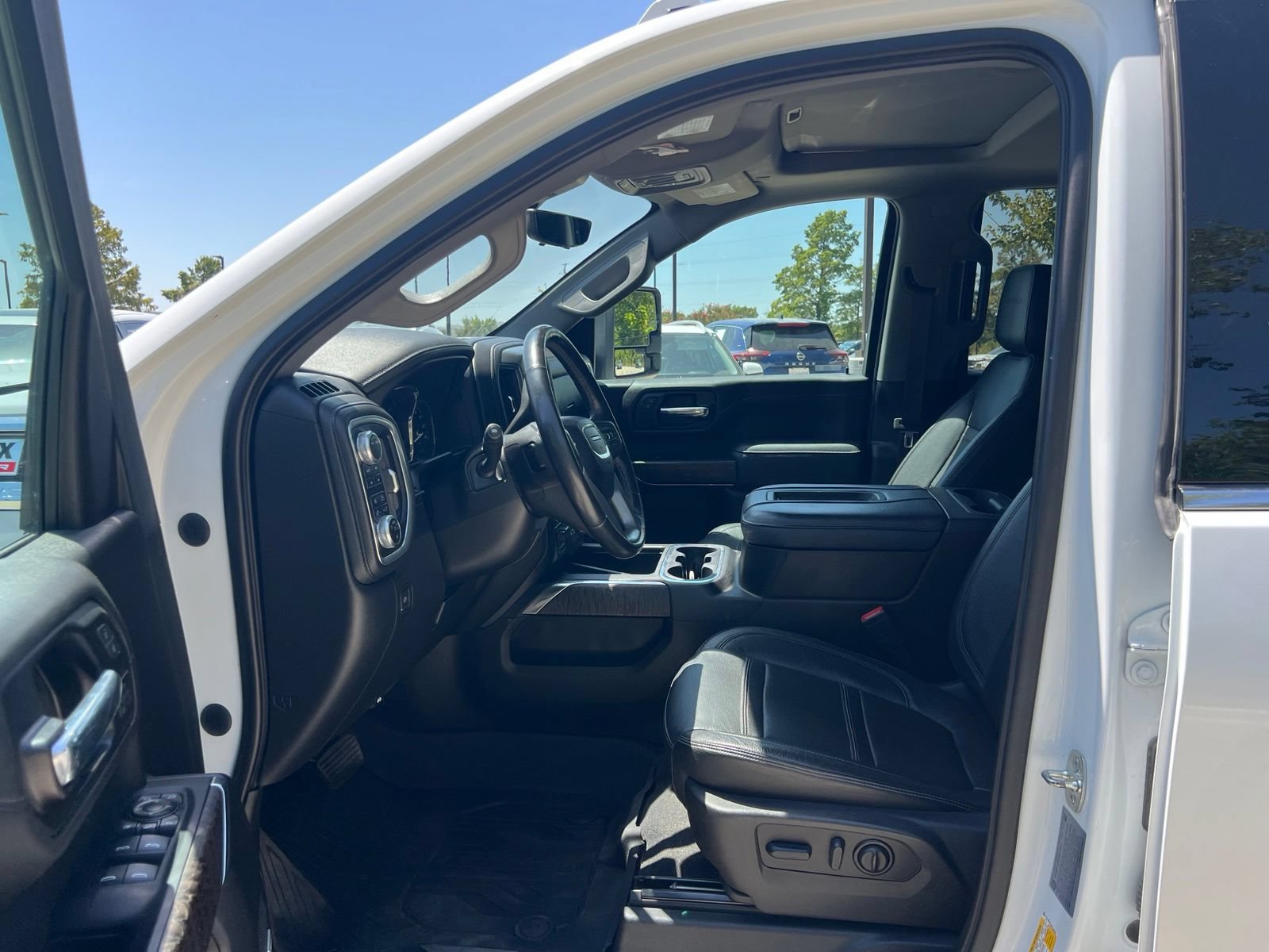 Used 2022 GMC Sierra 3500 Denali w/ Denali Ultimate Package AWD/4WD image 23