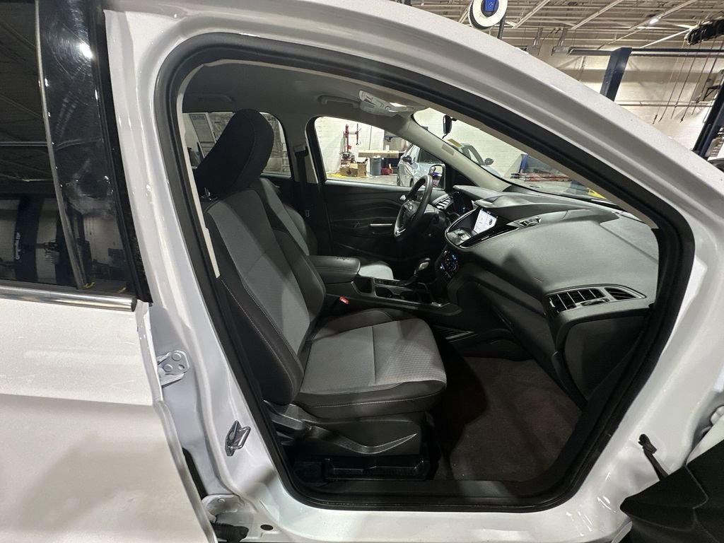Used 2019 Ford Escape SE image 24