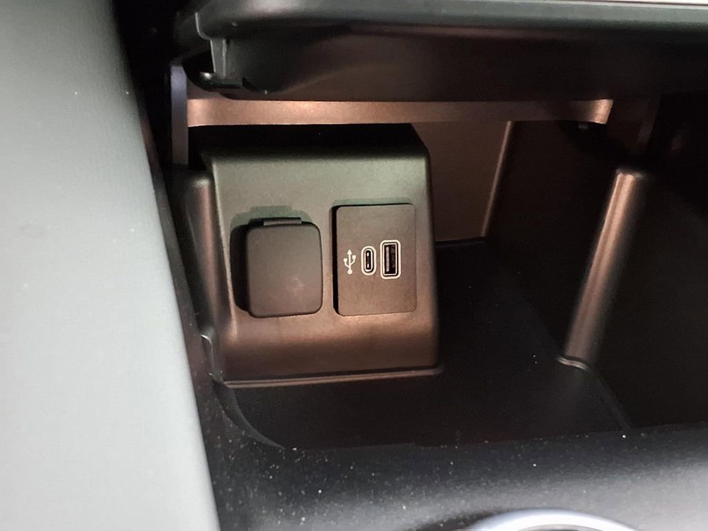 Used 2025 Ford Explorer Active image 24