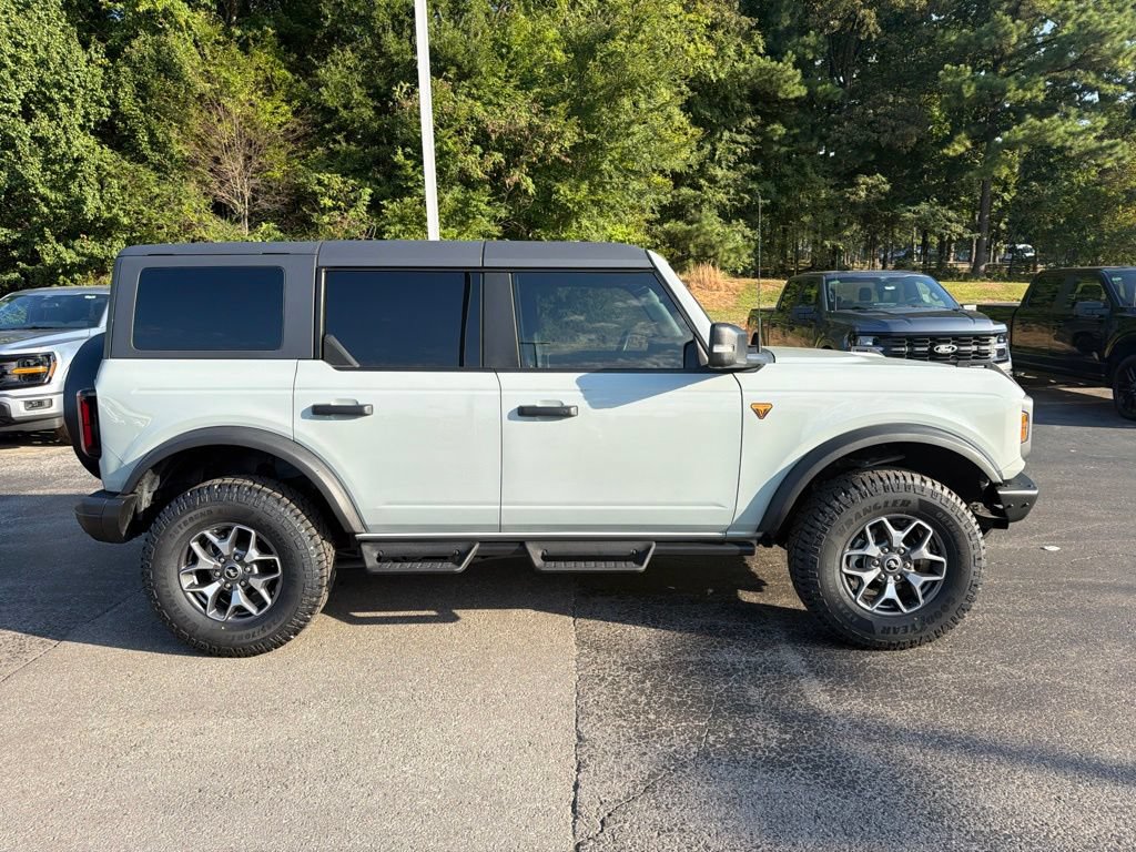 Used 2024 Ford Bronco Badlands AWD/4WD image 2