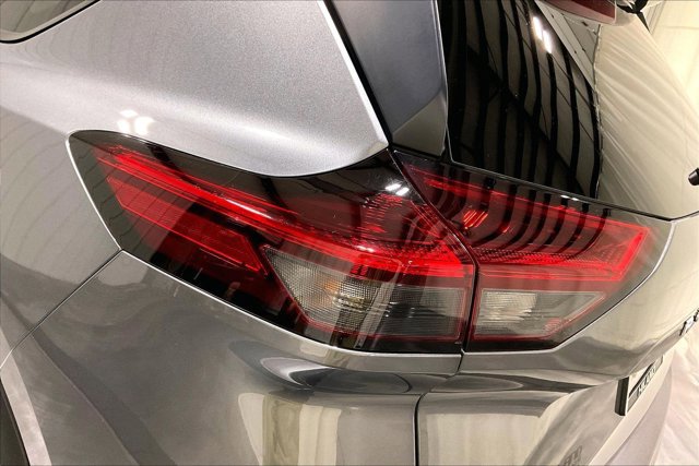 Used 2023 Nissan Rogue S AWD/4WD image 29