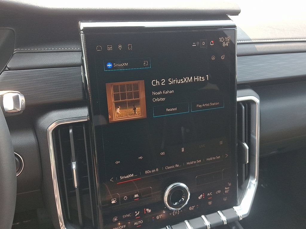 Certified 2025 GMC Acadia Elevation AWD/4WD image 17