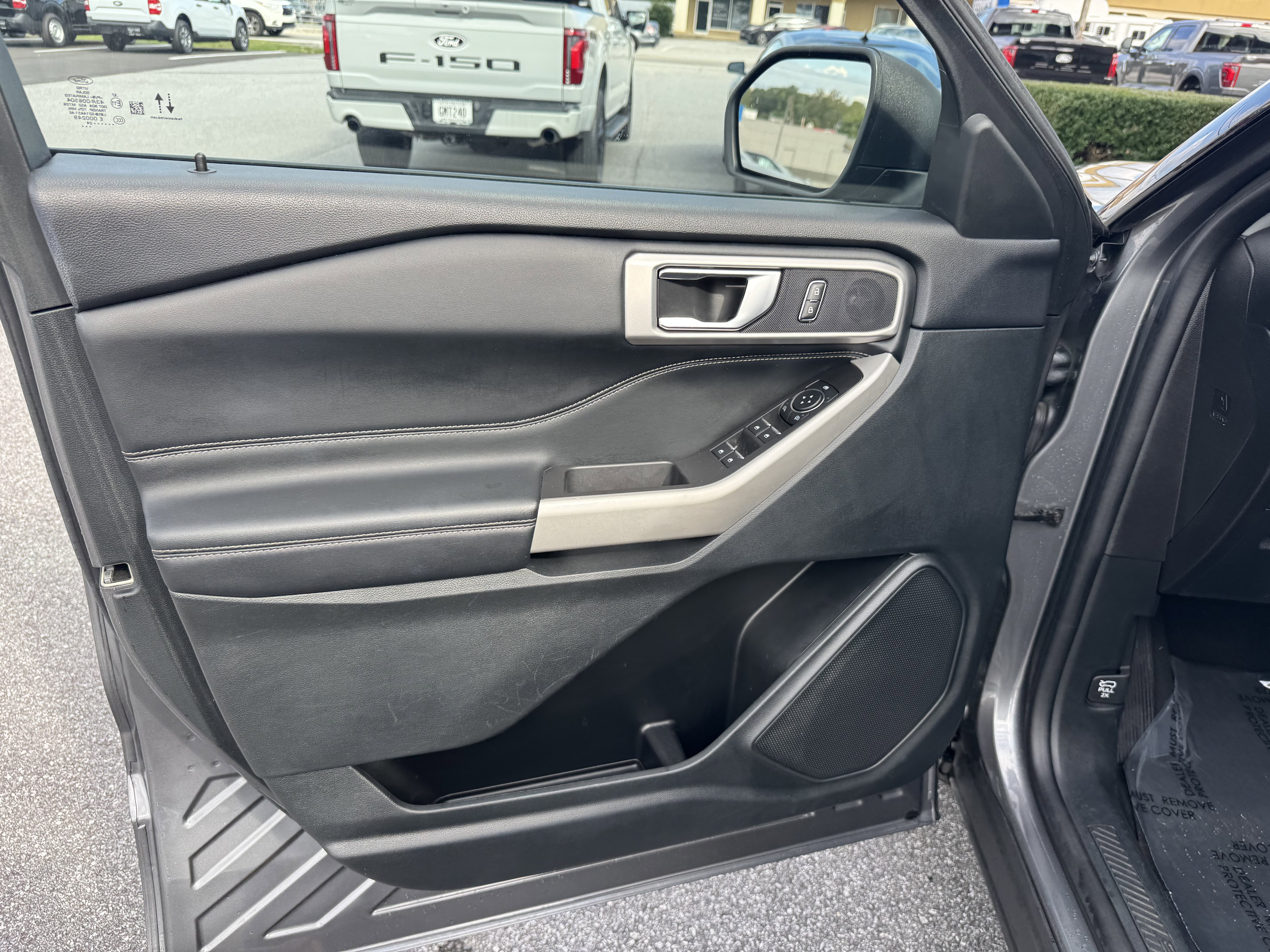 Used 2024 Ford Explorer XLT w/ Equipment Group 202A image 6