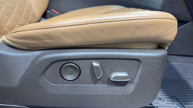 Used 2022 Cadillac Escalade ESV Premium Luxury image 16