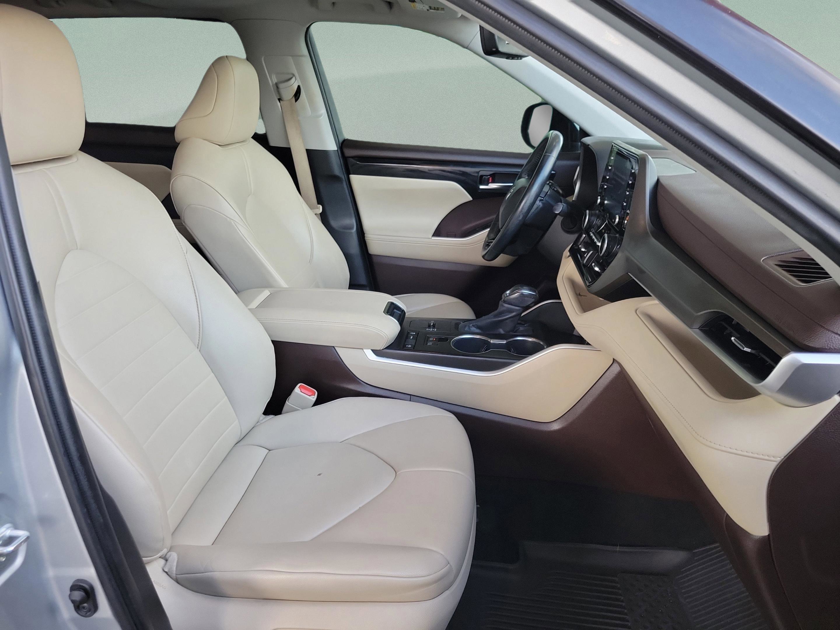 Used 2020 Toyota Highlander XLE image 10