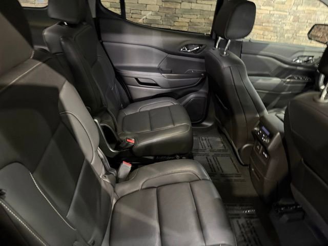 Used 2023 GMC Acadia SLT w/ Elevation Edition image 4